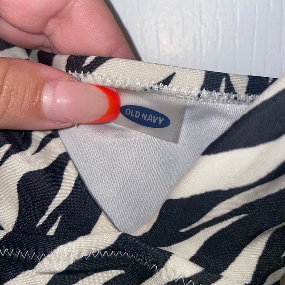 Old navy swim top - Picture 4 of 4